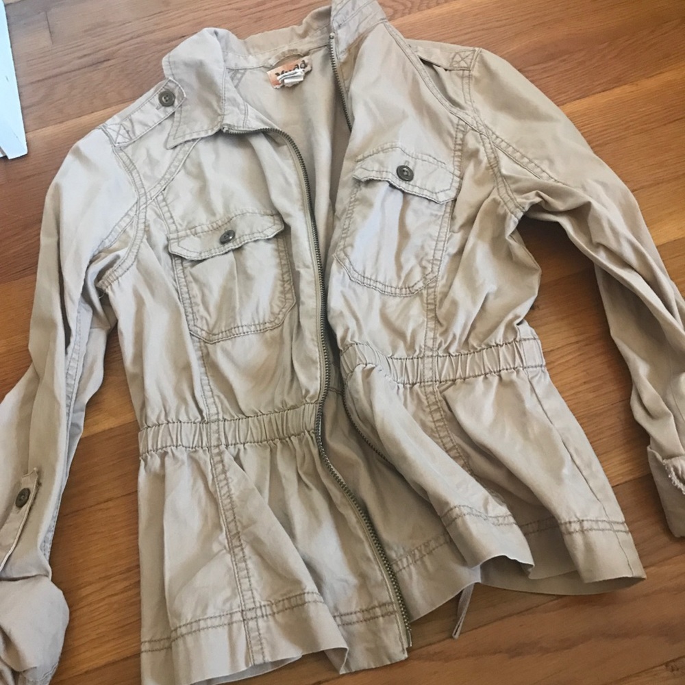 Light weight jacket